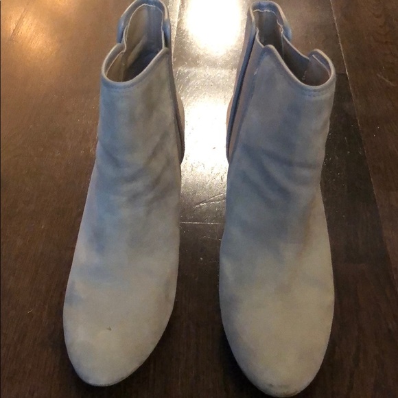 Banana republic light gray suede boot. Size 7.5 - Picture 4 of 5